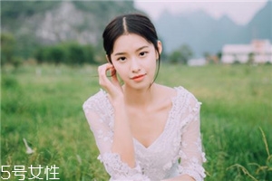 <a href=http://www.mx185.com/listinfo-731-0.html target=_blank class=infotextkey>玻尿酸</a>填充法令纹会肿吗？注射后24小时轻微红肿