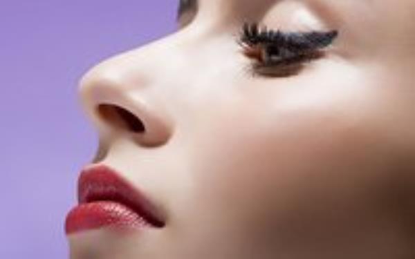 自体脂肪<a href=http://www.mx185.com/listinfo-737-0.html target=_blank class=infotextkey>隆鼻</a>的缺点