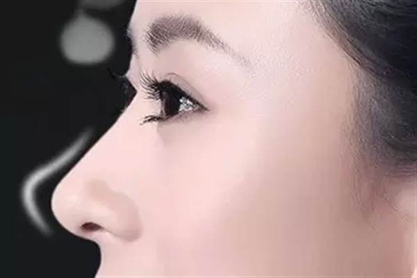 取肋骨<a href=http://www.mx185.com/listinfo-737-0.html target=_blank class=infotextkey>隆鼻</a>危害