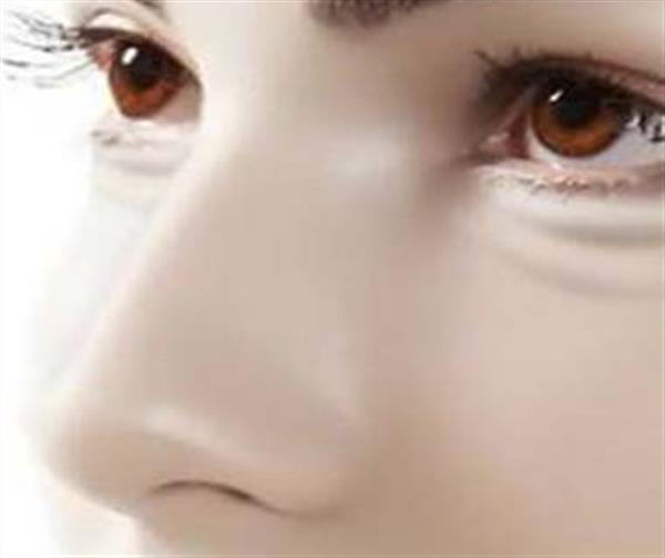 透明质酸<a href=http://www.mx185.com/listinfo-737-0.html target=_blank class=infotextkey>隆鼻</a>几个月后可以化妆呢